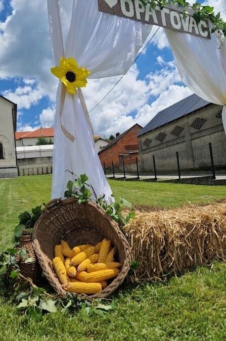 NA SMOTRI FOLKLORA U OPATOVCU “IGRAJ KOLO NEMOJ STATI”