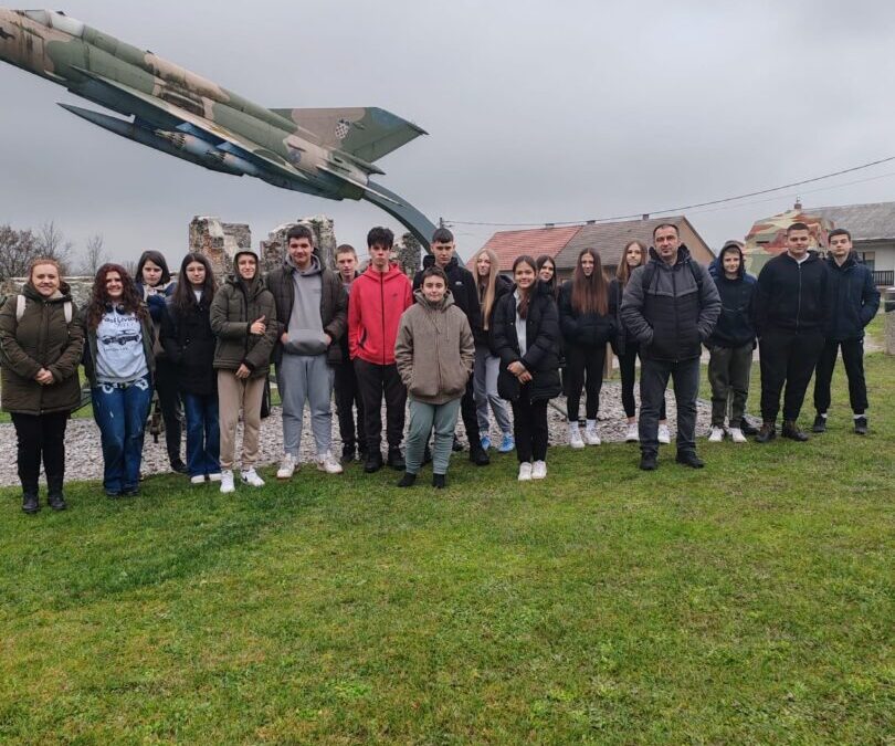 OSMAŠI NA TERENSKOJ NASTAVI U KARLOVCU